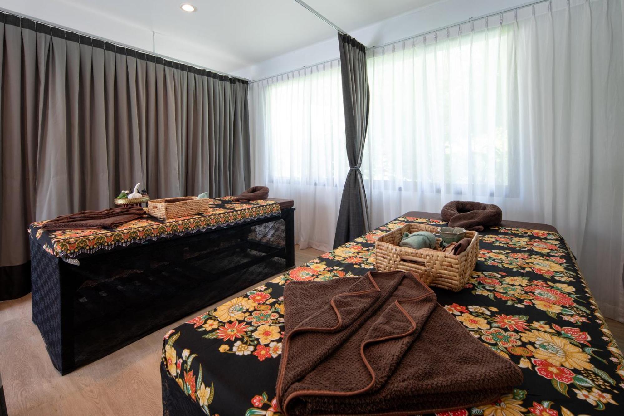 Craft Resort & Villas, Phuket Town Exterior photo Thai massage beds