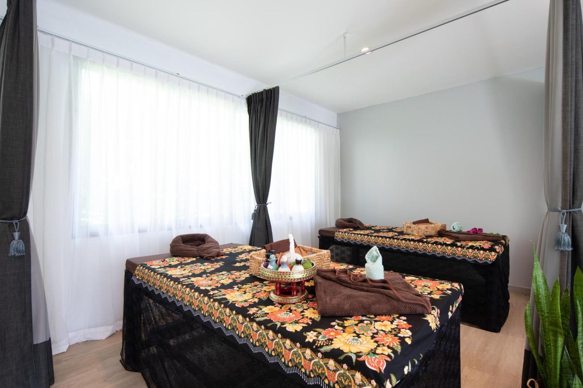 Craft Resort & Villas, Phuket Town Exterior photo Thai massage beds