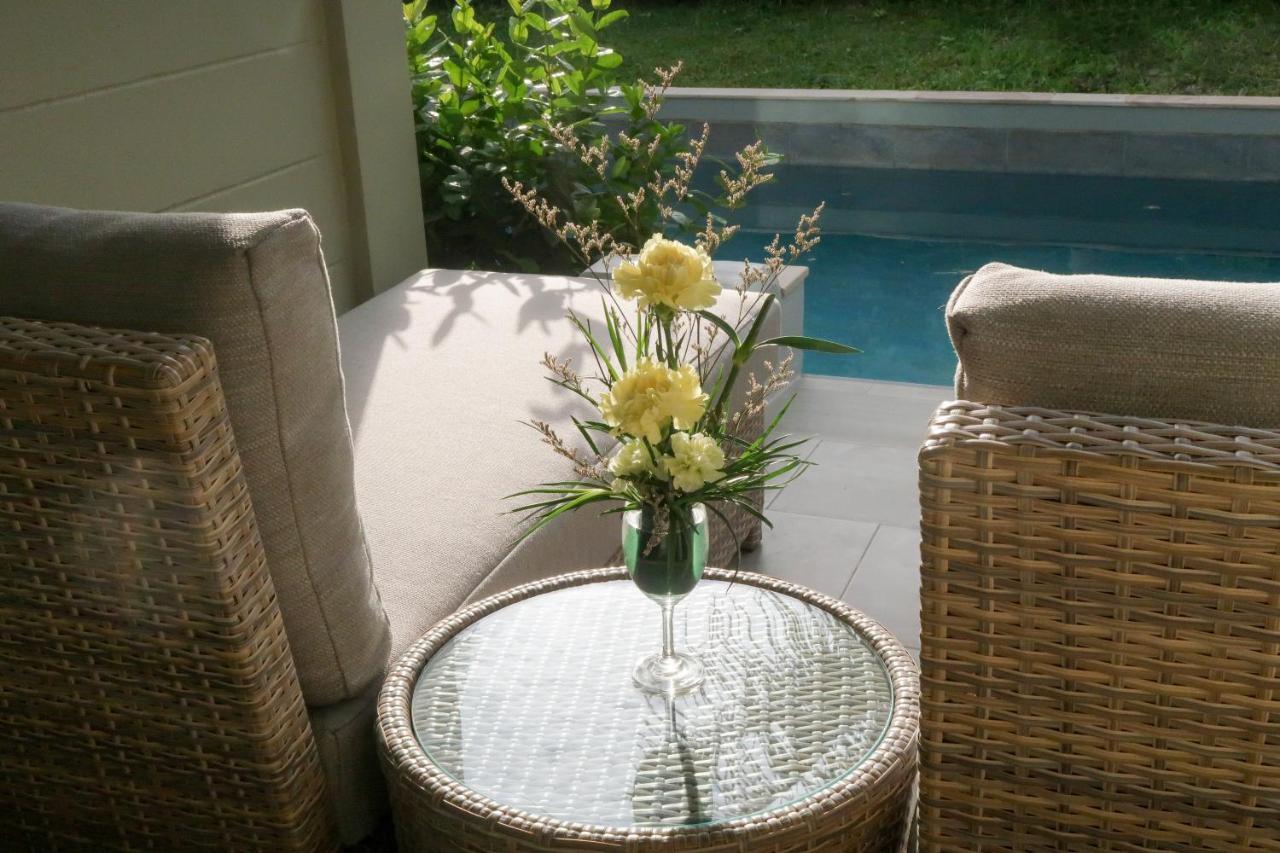 Craft Resort & Villas, Phuket Town Exterior photo A small flower arrangement